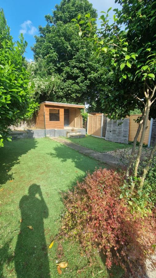 The Appletree Cowley (Greater London) Exterior photo